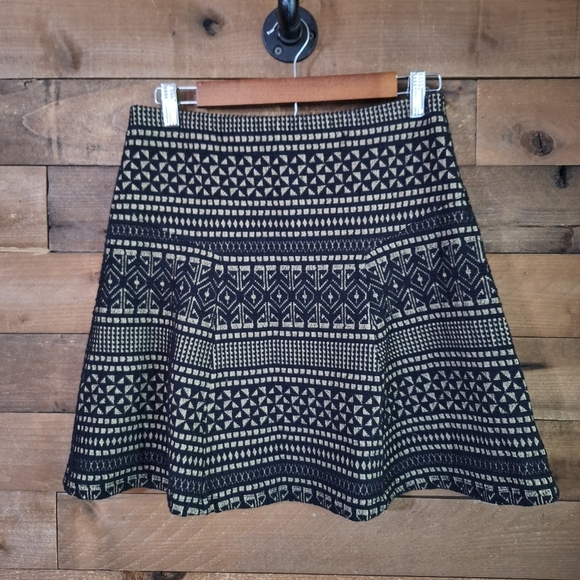 J. McLaughlin Dresses & Skirts - J.McLaughlin Black & Gold Knit A-Line Skirt Size Small